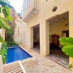Villa de 6 habitaciones en el casco antiguo con piscina y vistas al mar