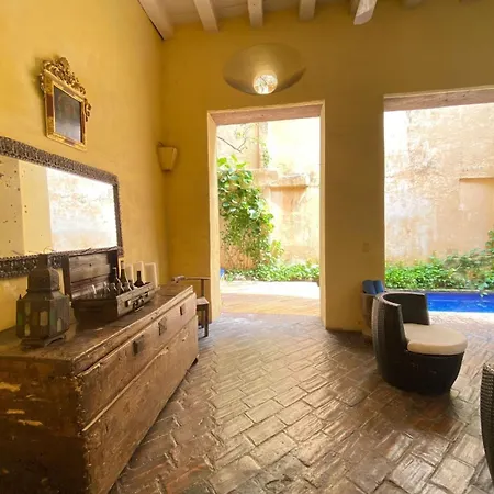 Сasa de vacaciones De 6 En El Casco Antiguo Con Piscina Y Vistas Al Mar *