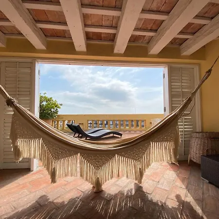 De 6 En El Casco Antiguo Con Piscina Y Vistas Al Mar Сasa de vacaciones *