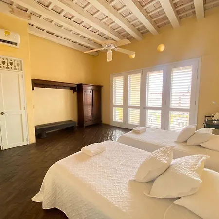 Сasa de vacaciones De 6 En El Casco Antiguo Con Piscina Y Vistas Al Mar *