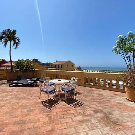 De 6 En El Casco Antiguo Con Piscina Y Vistas Al Mar Сasa de vacaciones *